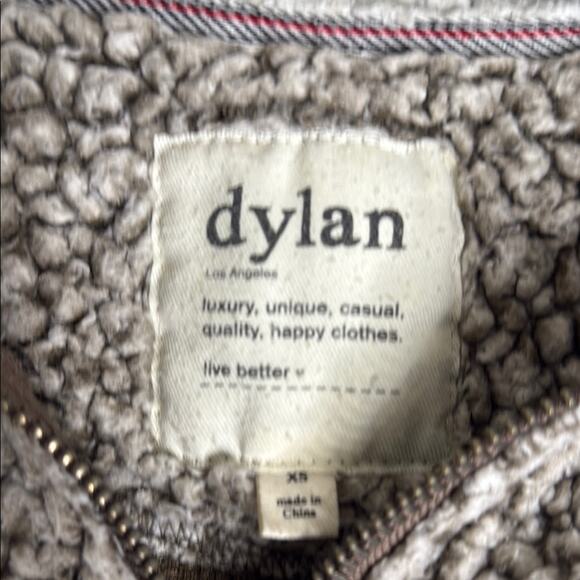dylan Gray and Cream Women's Sweater. Small - Picture 2 of 3